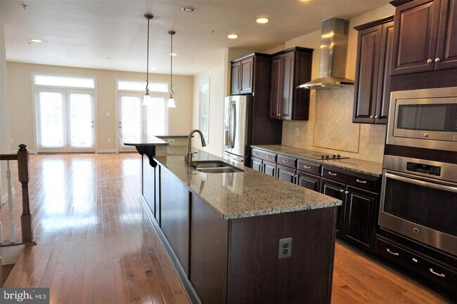 Photo - 407 Parkview Ave Townhome
