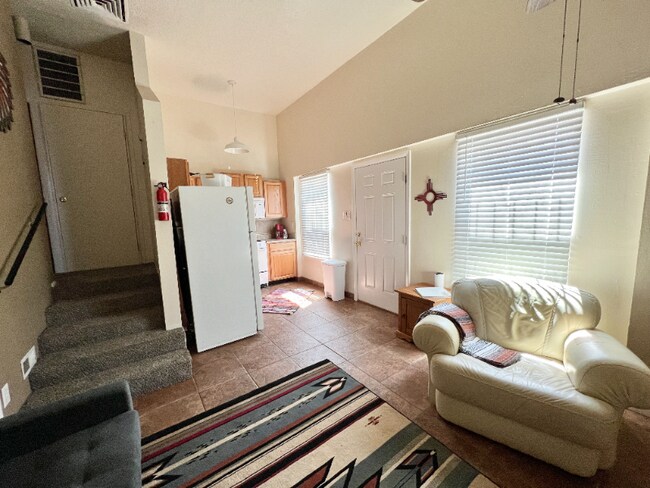 Photo - 5400 Marble Ave Unidad 3