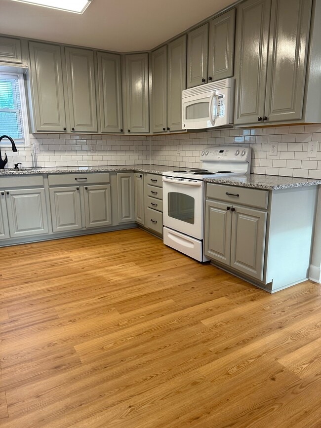 Vista de la cocina 2 - 5149 Honeysuckle Ln E