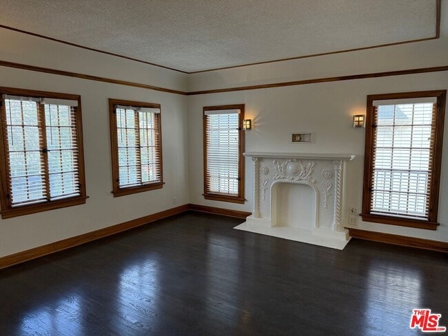 Photo - 832 S Detroit St