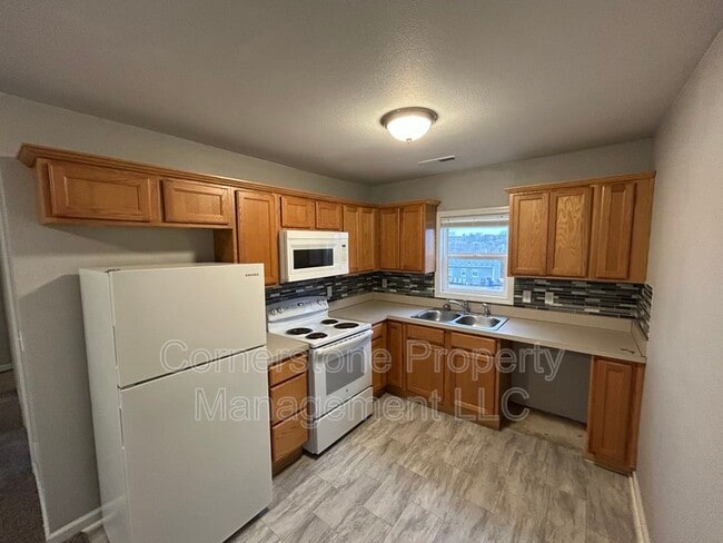 Photo - 8290 Center Dr