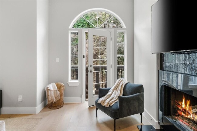 Building Photo - 1529 Barton Springs Rd Unit 13