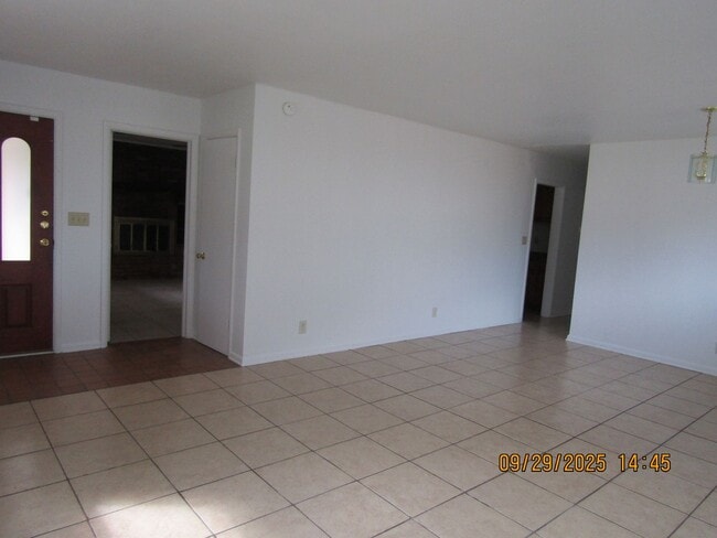 Photo - Very nice spacious home! No Carpet! Pet Fr...