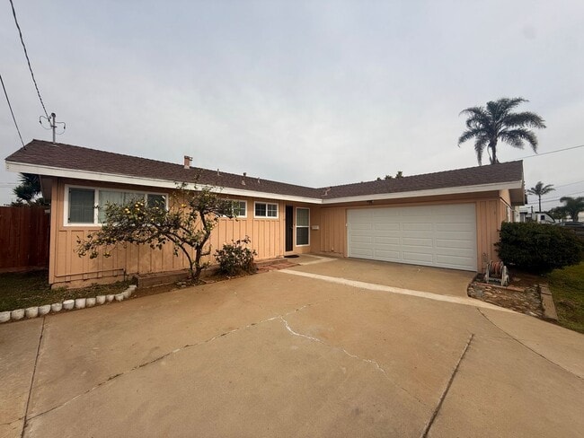 Building Photo - Spacious 3BR/2BA Home with A/C, Heat, Garage & Backyard in Imperial Beach!