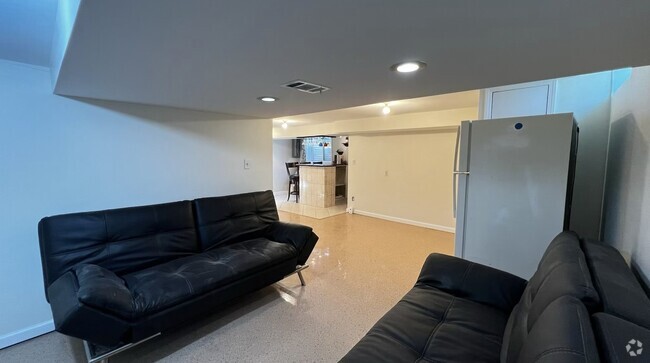 Building Photo - 8515 Winchester Dr Rental