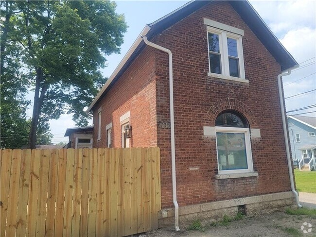 Building Photo - 735 E Beck St Rental