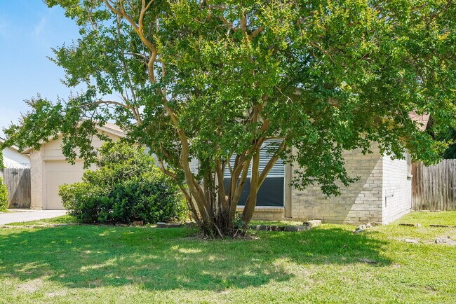 Photo - 618 Thornwood Trail
