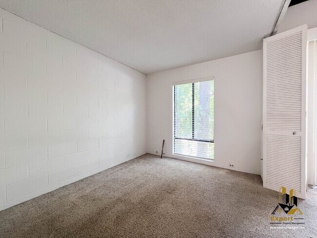 Photo - 887 Woodside Ln E Unit #3