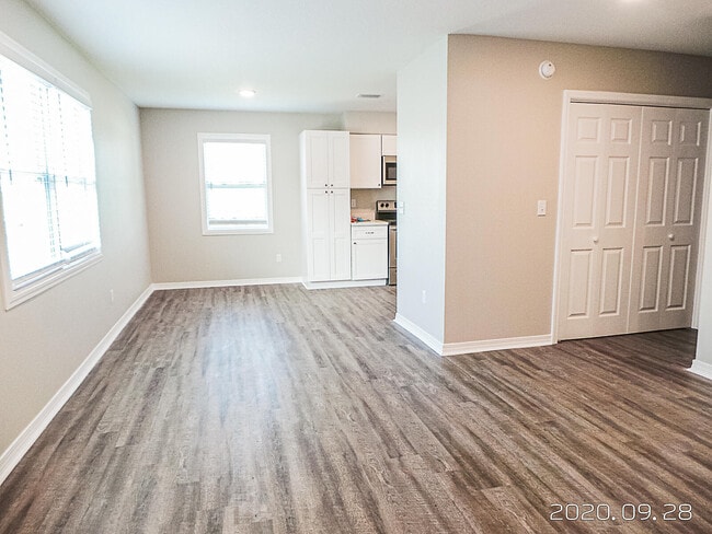 Photo - 723 S Berthe Ave Unidad 13