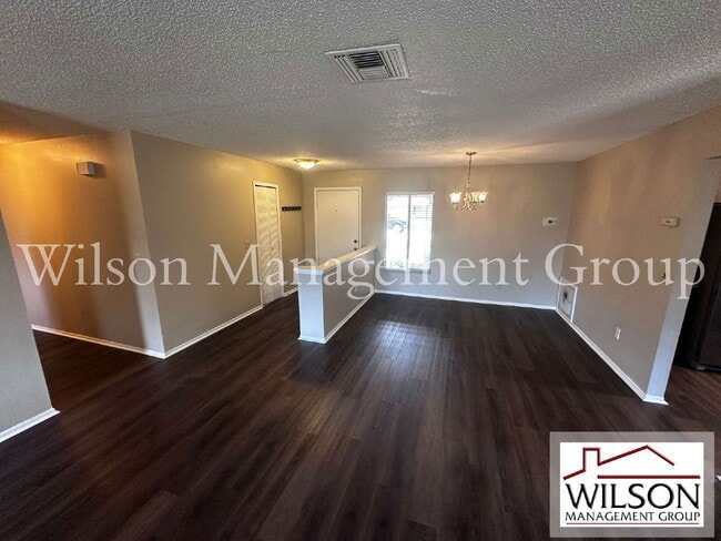 Photo - 321 Redwing Way