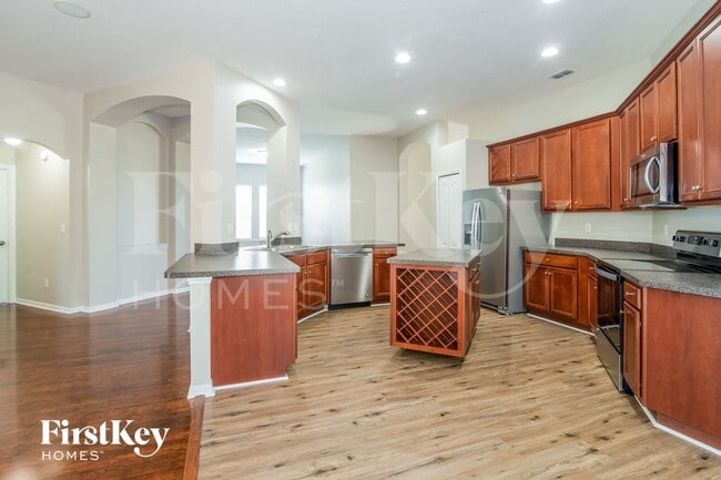 Photo - 581 Longmill Ln