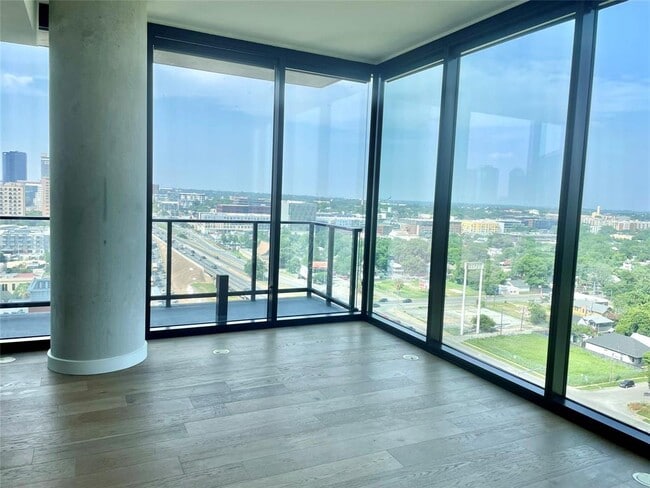 Photo - 84 East Ave Unidad 1604