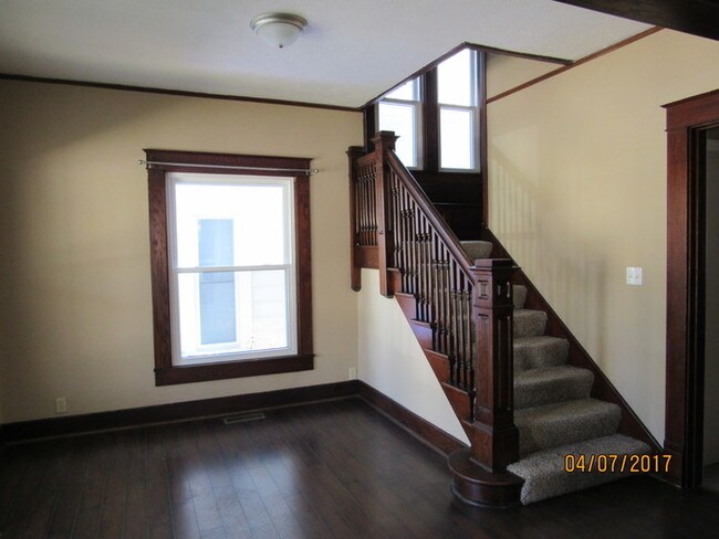 Photo - *SELF SHOW AVAILABILITY* 531 W Sycamore St