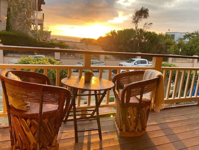 Building Photo - Luxe 3-Bedroom, 3-Bath Beach Home in Encin...