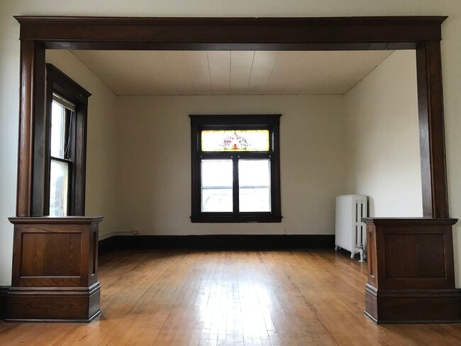 Building Photo - 2404 Lyndale Ave S Unit 5