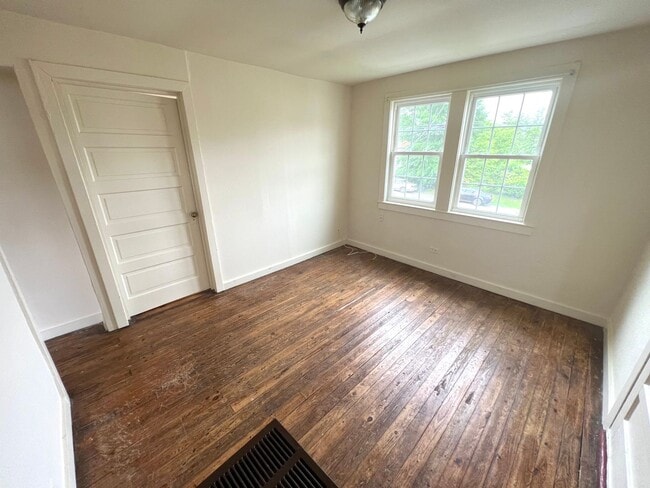 407 9th St NW Unit B