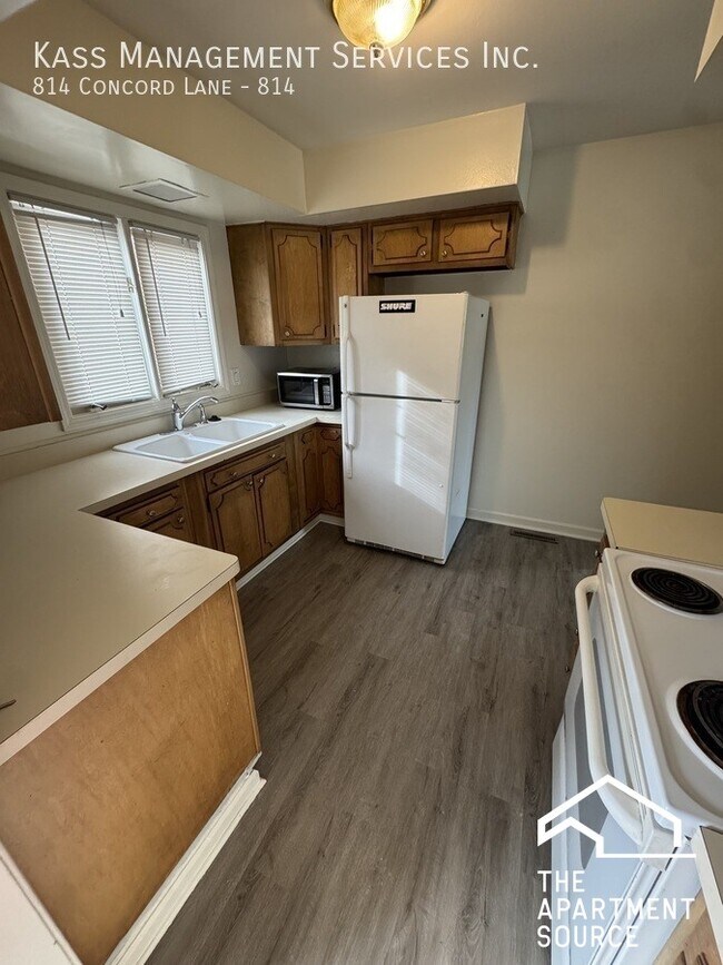 Photo - 814 Concord Ln