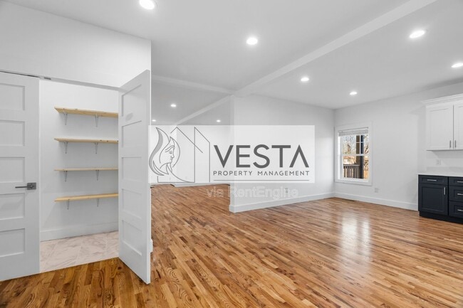Photo - 510 Deaverview Rd
