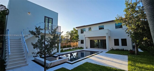 Photo - 250 Plymouth Rd