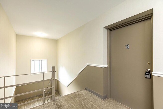 Photo - 10650 Weymouth St Unidad 201