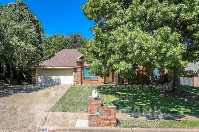 Building Photo - 800 Silver Creek Dr Rental
