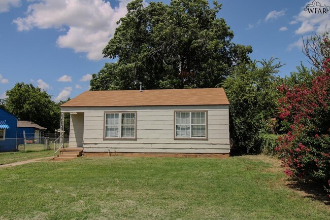 Building Photo - 1640 Hawes Ave