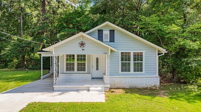 Photo - 1502 E Birdsong St House