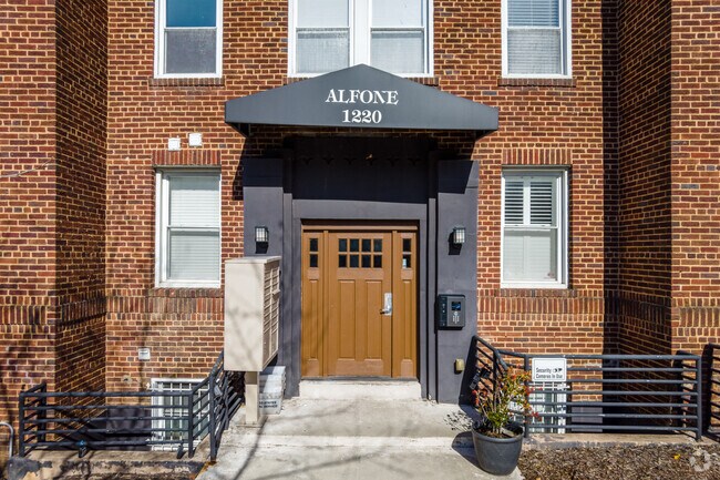 Entrada principal - 1220 Holbrook Ter NE