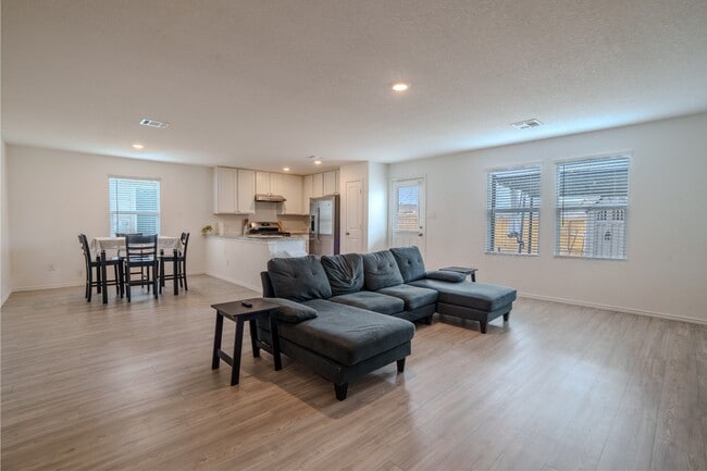 Photo - 402 Filibusters Trail