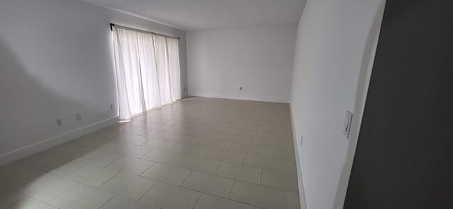 Building Photo - 7747 SW 86th St Unit D 304 Rental