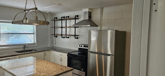 Crystal Lake - Crystal Lake Apartment