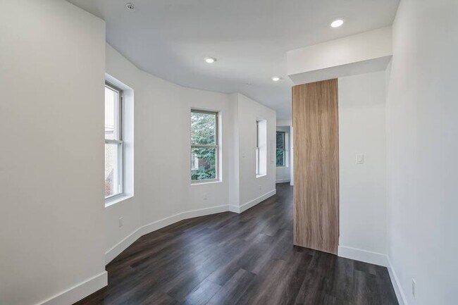 Photo - 5053 Ludlow St