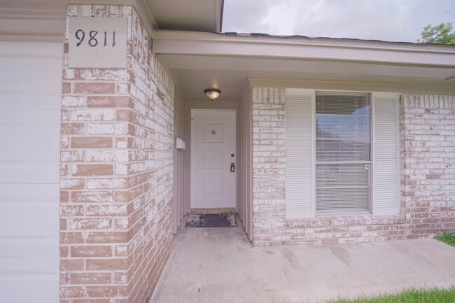 Photo - 9811 Mango St