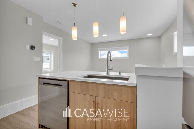 Photo - 1059 Berg Pl