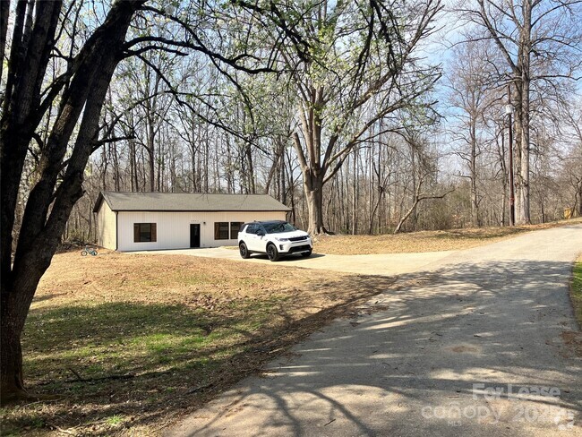 Building Photo - 2961 Beaty Rd Rental