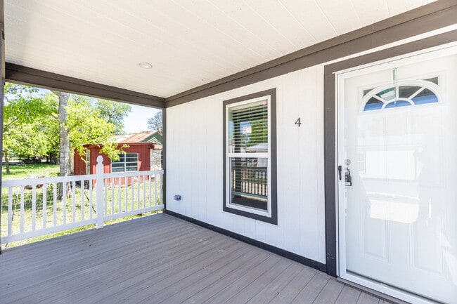 Photo - 193 Live Oaks St Unidad 4