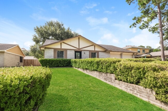 Photo - 2118 Knollbrook Ln