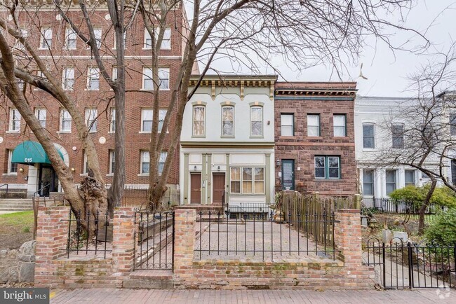 Building Photo - 813 Maryland Ave NE Rental