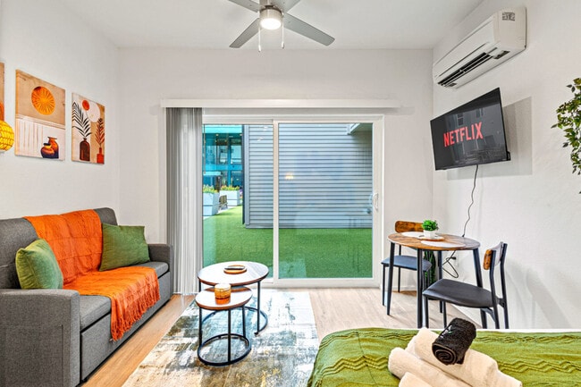 Building Photo - 596 W 9th St Unit ID1335747P