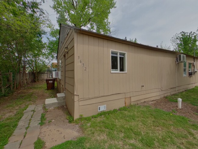 Building Photo - 3632 E 31st St S