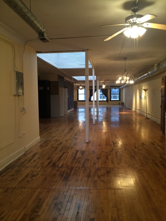 Photo - 1259 N Milwaukee Ave Unit 3