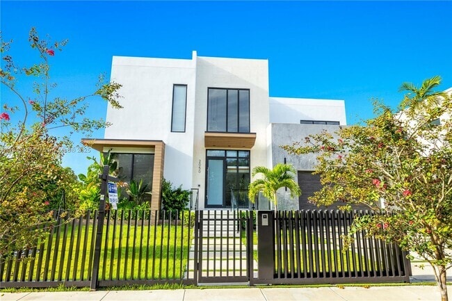 Building Photo - 2050 S Hibiscus Dr Rental