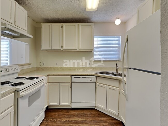 Photo - 830 Greenridge Dr