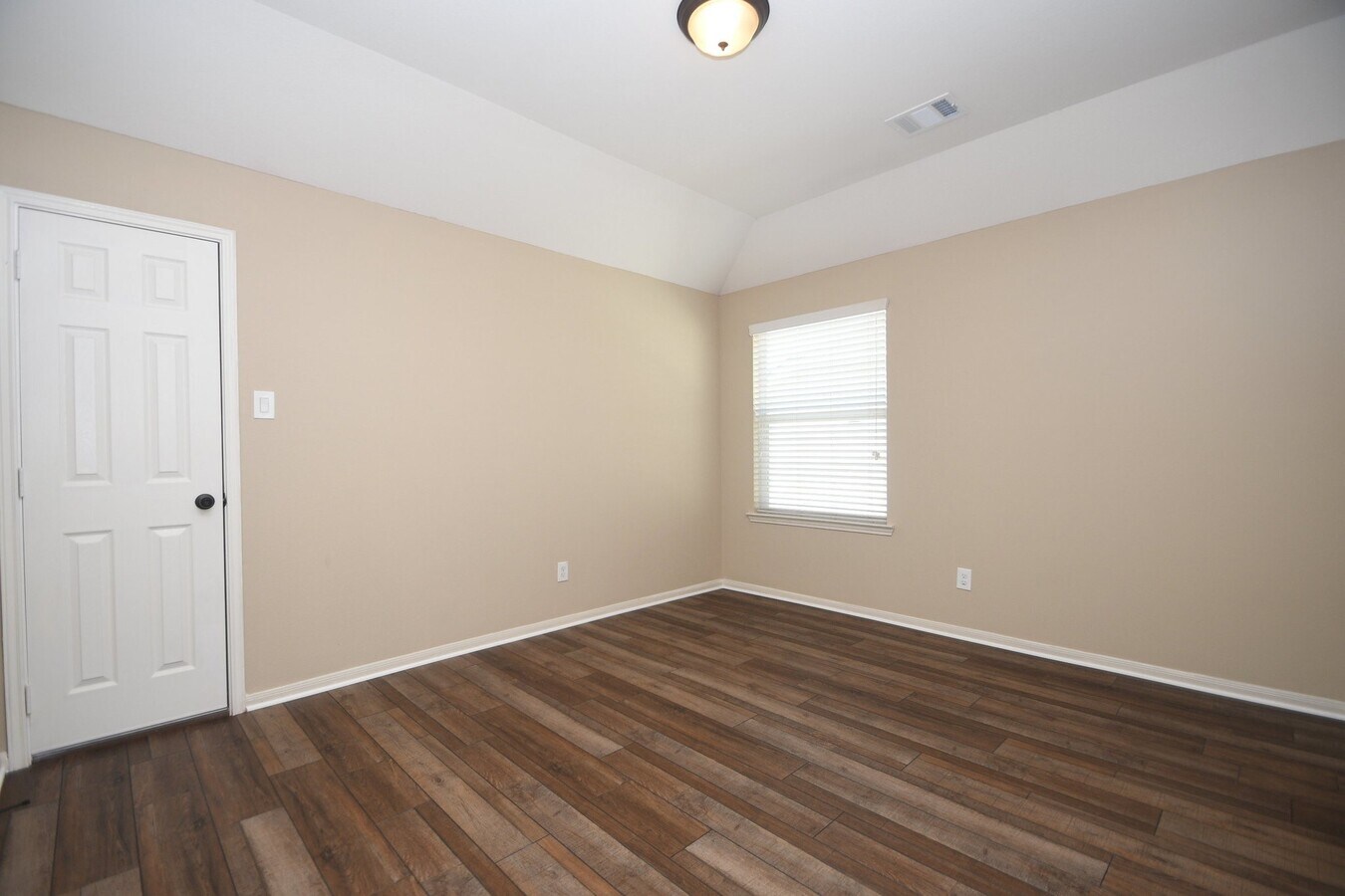 Photo - 606 Whitney Oaks Ln