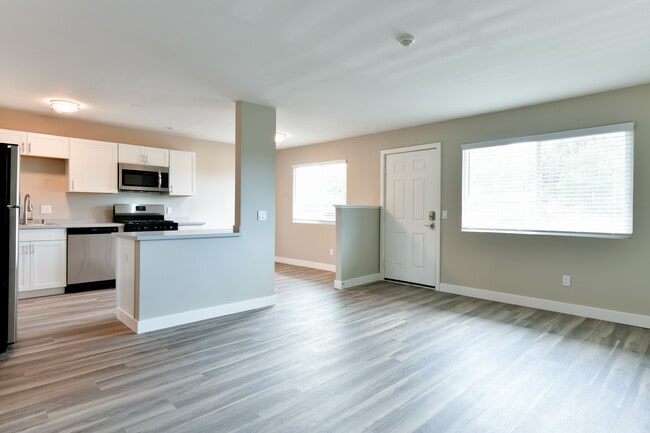 2BR, 1 BA Living