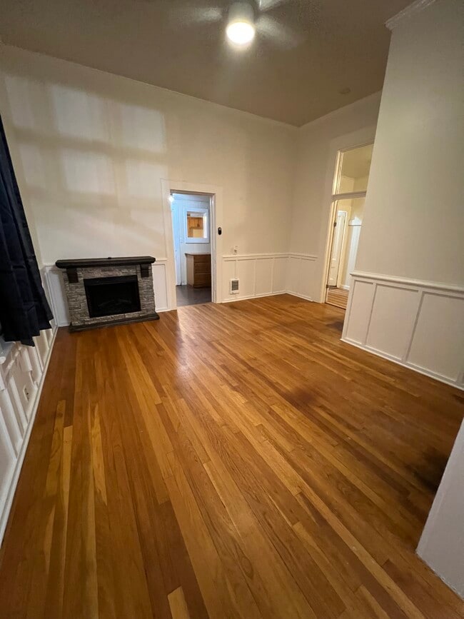 406 W 2nd Pl
