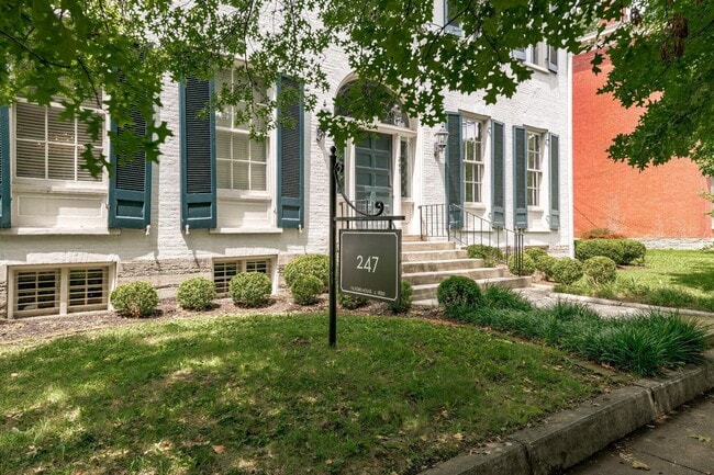 Photo - 247 N Broadway Unidad 2