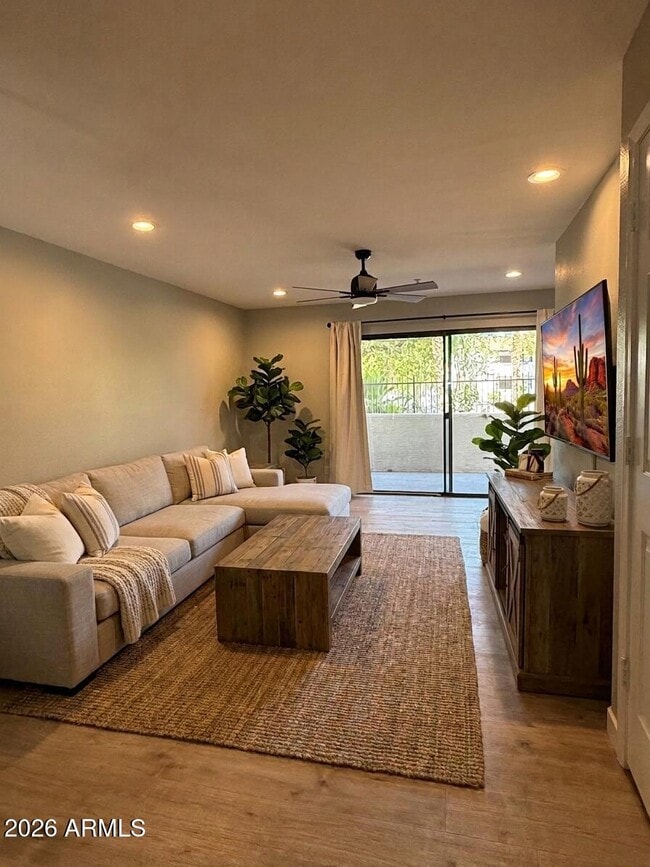 Building Photo - 9990 N Scottsdale Rd Unit Apt 1003