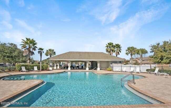 677 Scrub Jay Dr