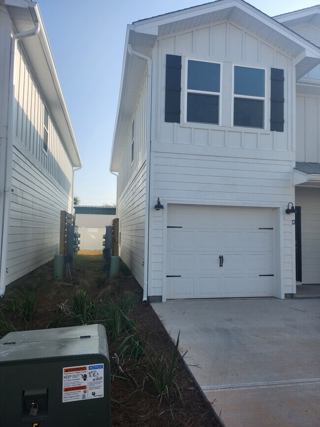 Photo - 12 Redbird Lp